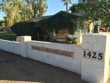 Entrada - Town & Country Lodge