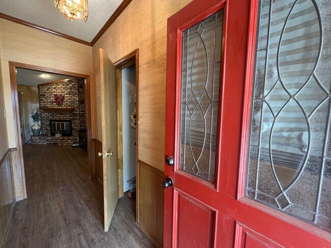 Foto del edificio - Available July 10th with storage shed & all appliances included!