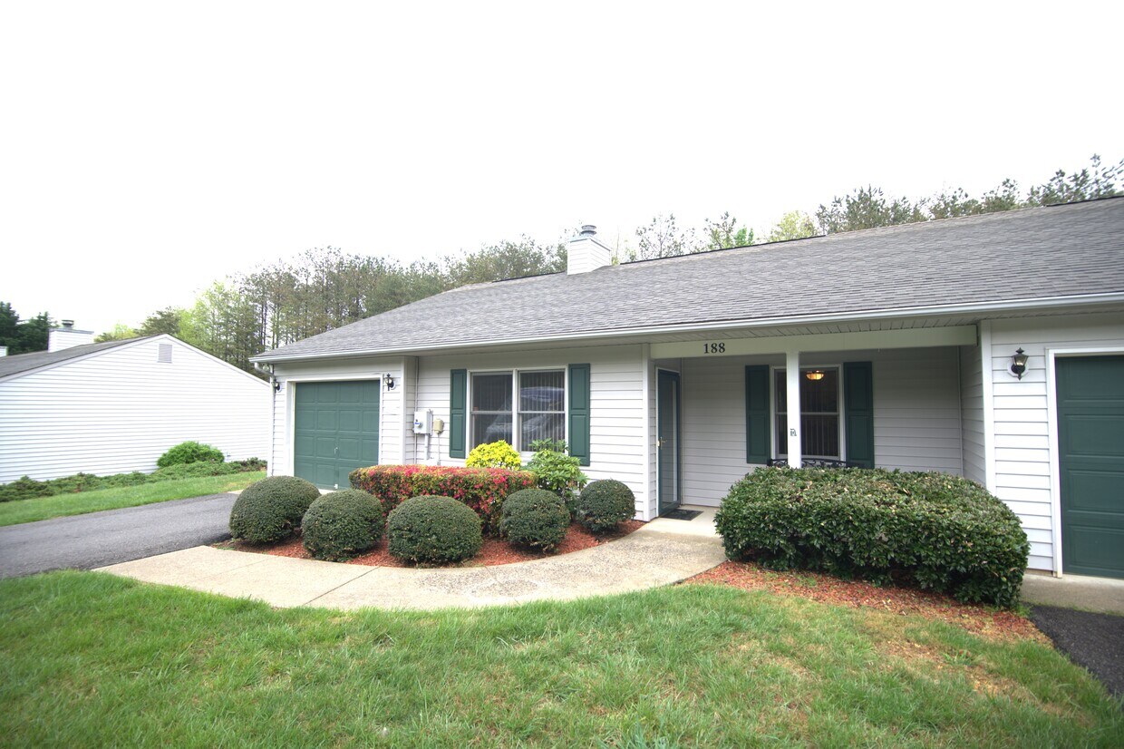 Primary Photo - 140 Oldfield Rd