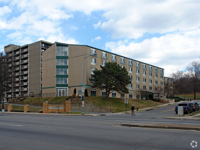 Foto del edificio - Fort Lincoln Apartments