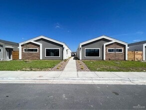 Building Photo - 14 Hibiscus Ave