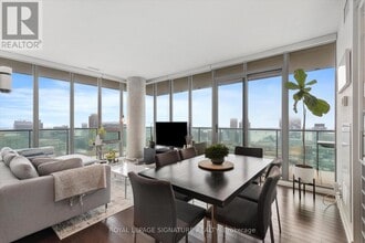 Building Photo - 33 Lombard St