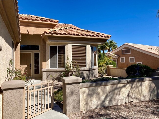 Building Photo - Fenced yard, Pool and hot tub/ Sun City Su...