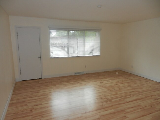 Building Photo - 2745 Leisure Dr
