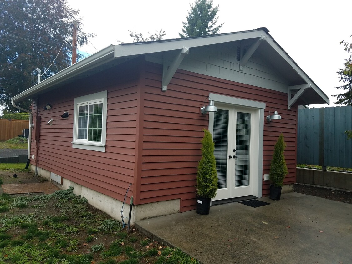 Primary Photo - Studio Apartment in Poulsbo - All Utilitie...