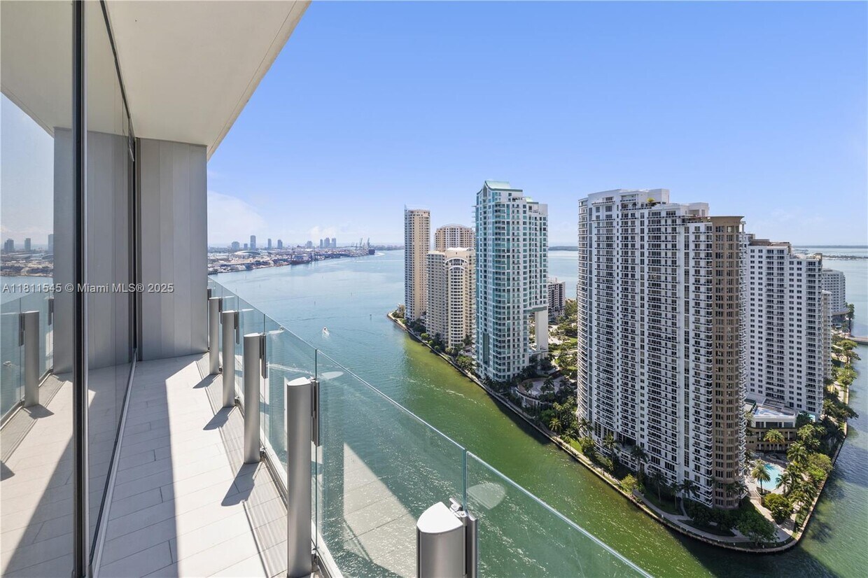 Primary Photo - 300 Biscayne Blvd Way