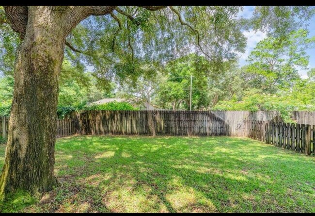 Building Photo - 2751 Bay Club Dr