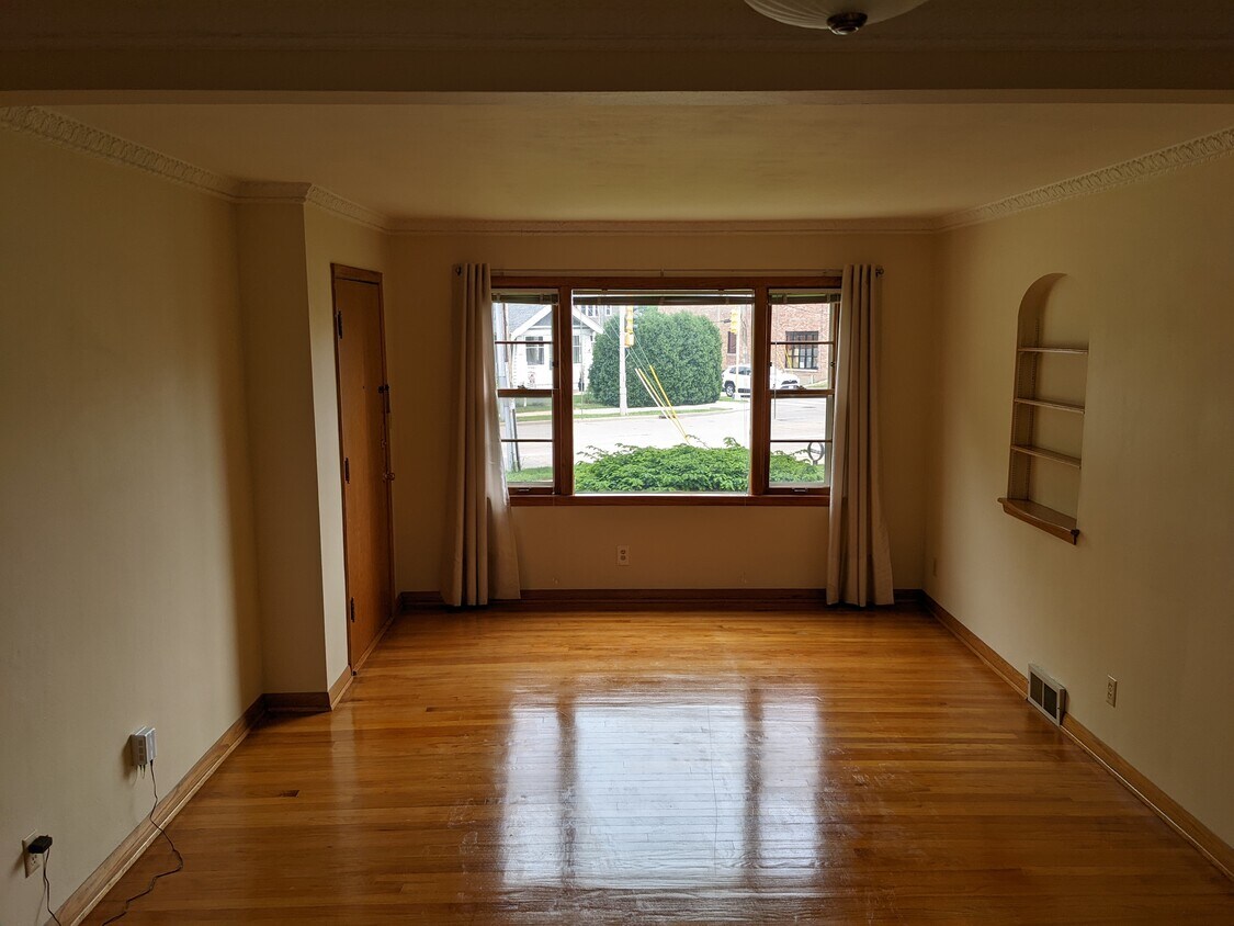 8015 Harwood Ave Unit 2, Wauwatosa, WI 53213 Apartments in Wauwatosa