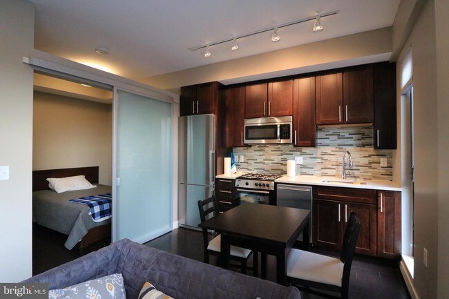 Foto del edificio - 1320 Fenwick Ln