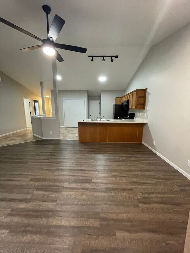 Foto del edificio - 3624-3626 Thornhill Circle W-TBROS