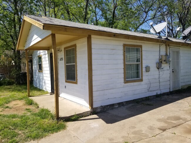 Foto del edificio - 5125 Chapman St