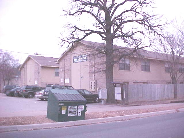 Building Photo - Double Tree Apartments