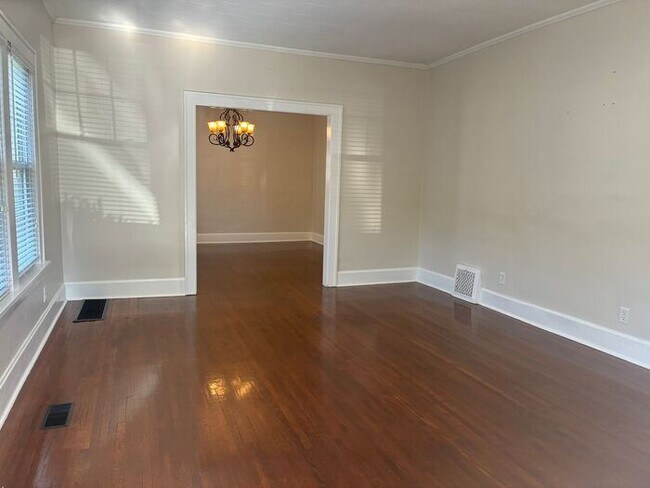 Building Photo - Charming North Side 2 Bedroom Home Near ISU Memorial Stadium!