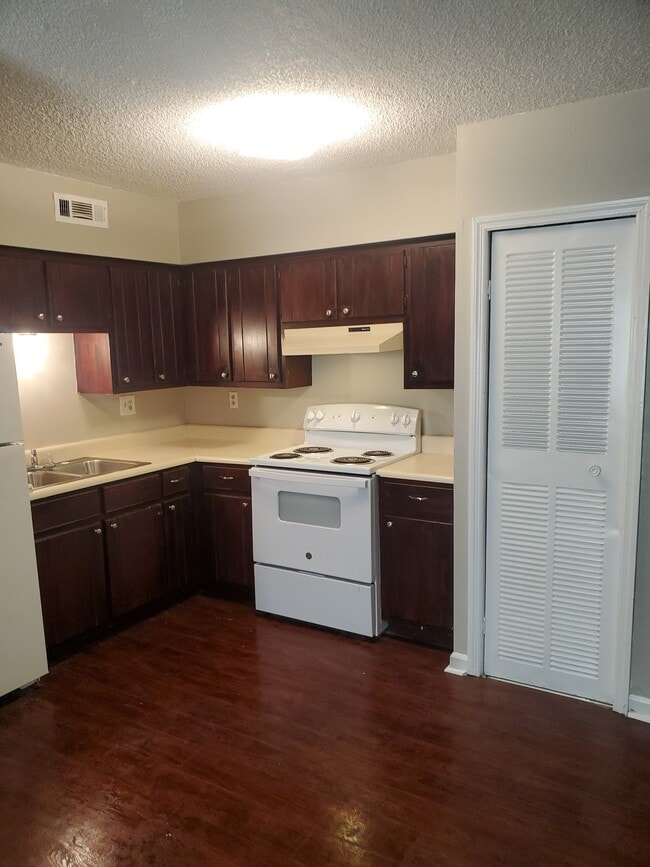 1232 Pucket Rd SW Unit 1232 K, Hartselle, AL 35640 Room for Rent in