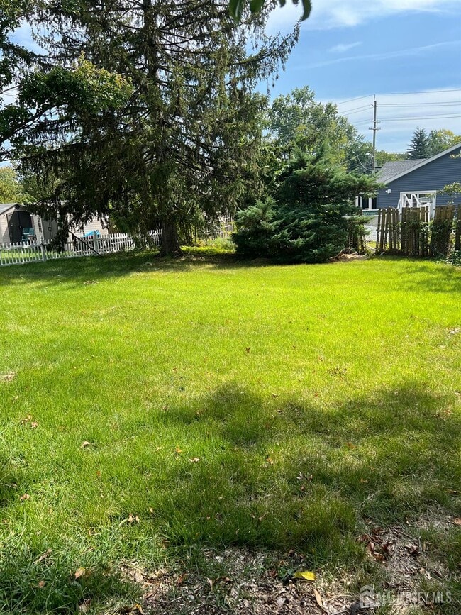 Building Photo - 8 Rosewood Rd