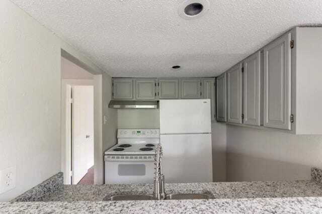 Building Photo - 210 S Rosemont Ave