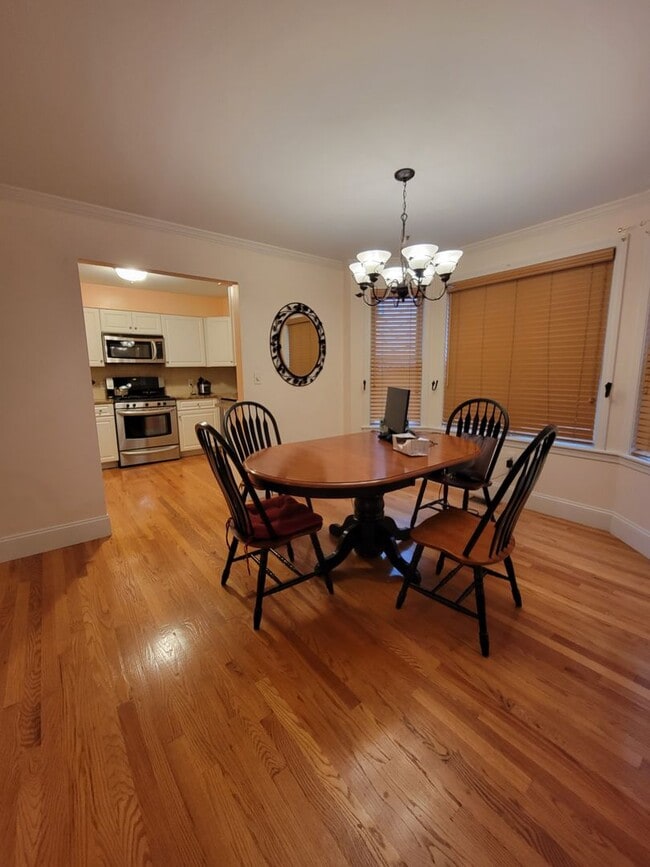 Spacious and Rare 3 Bd 2 Bath Near Fort Hill With Off Street Parking - Spacious and Rare 3 Bd 2 Bath Near Fort Hill With Off Street Parking Townhome
