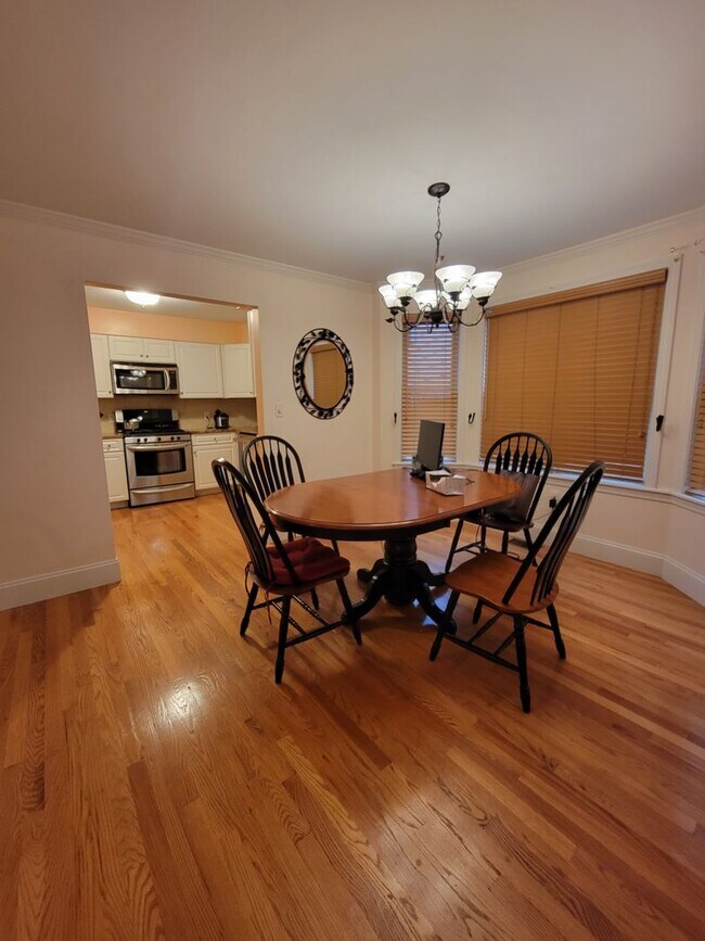 Foto del edificio - Spacious and Rare 3 Bd 2 Bath Near Fort Hi...