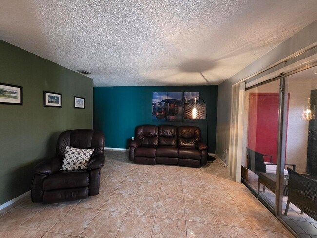 Foto del edificio - Furnished 2-Bedroom, 2-Bathroom Condo in Tampa