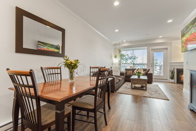 Building Photo - Townhouse for Rent – Hillcrest Lane, Chilliwack