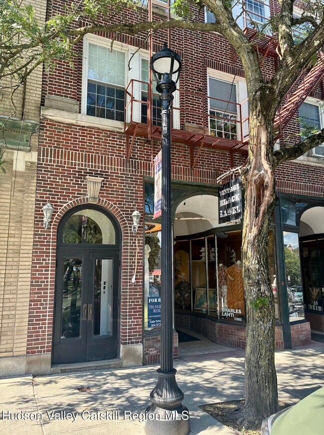 Building Photo - 711 Warren St