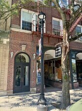 Building Photo - 711 Warren St