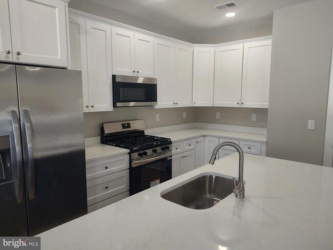 Foto del edificio - 112 W Main St