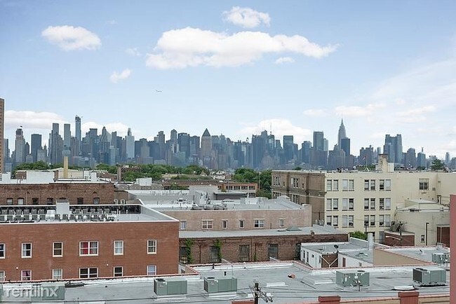 Building Photo - 408 58th St