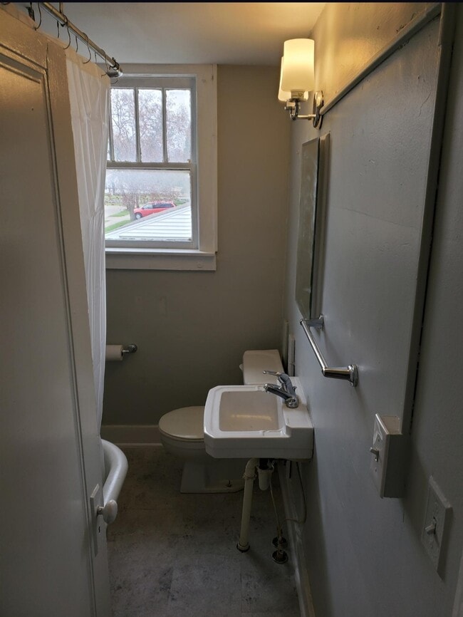 Bathroom - 3319 Jewell Ave