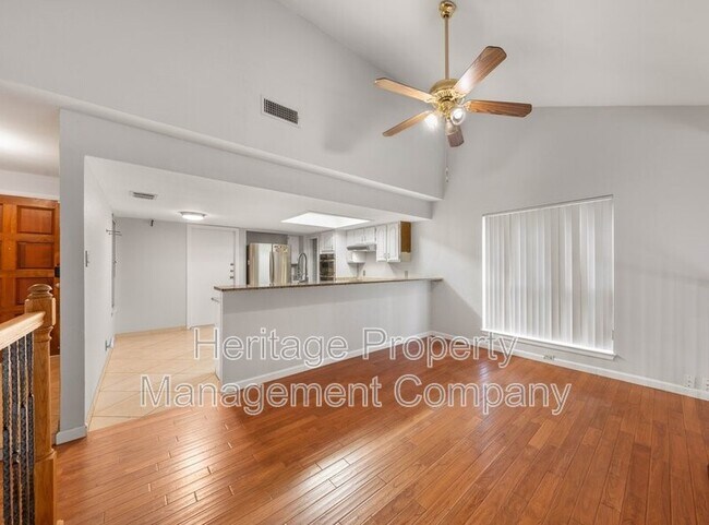 Building Photo - 13906 N Hills Village Dr