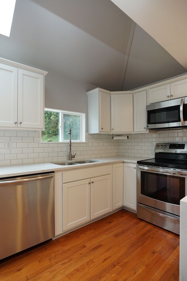 Building Photo - 7164 18th Ave SW