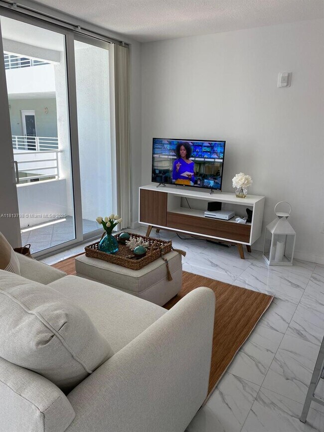 Foto del edificio - 7800 Collins Ave