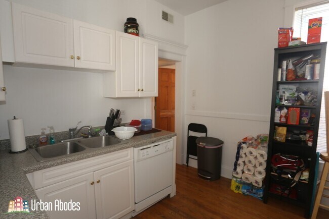 Foto del edificio - 920 W Addison St