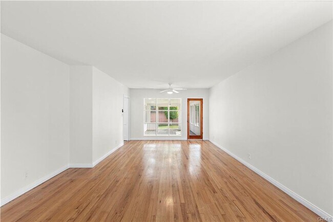 Foto del edificio - Charming Lakewood Home