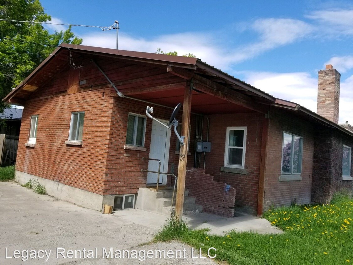 Primary Photo - 3 br, 1 bath House - 403 West Grand Ave