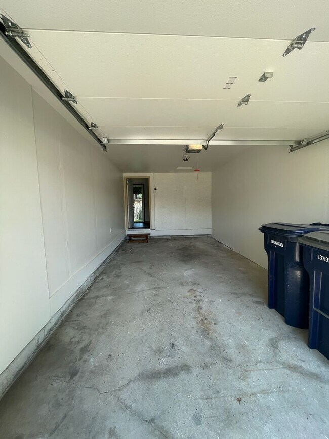 Foto del edificio - FULLY UPDATED 2-bedroom, 1-bath home (with bonus room) in Janesville