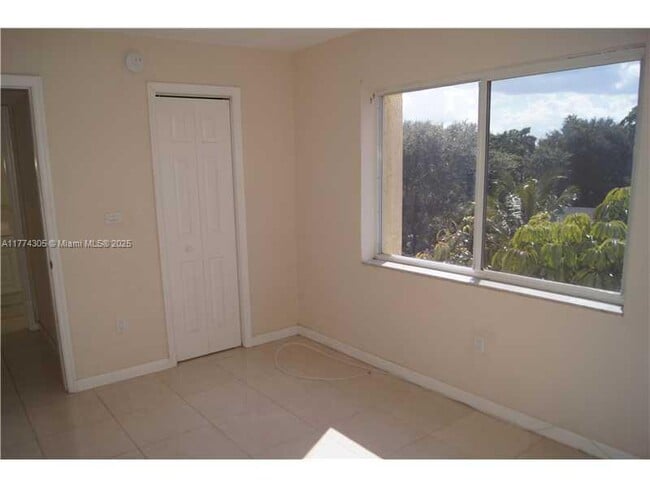 Foto del edificio - 1090 NE 129th St