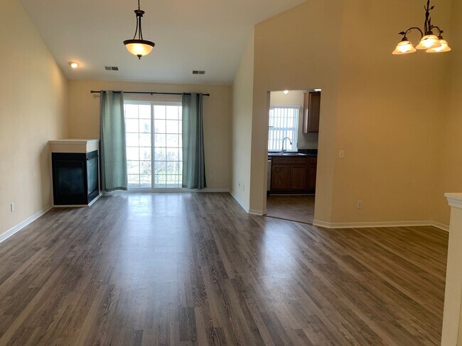 Foto del edificio - 2-Bedroom, 2-Bath Condo for Lease – Manors of Regency, Shelby Township