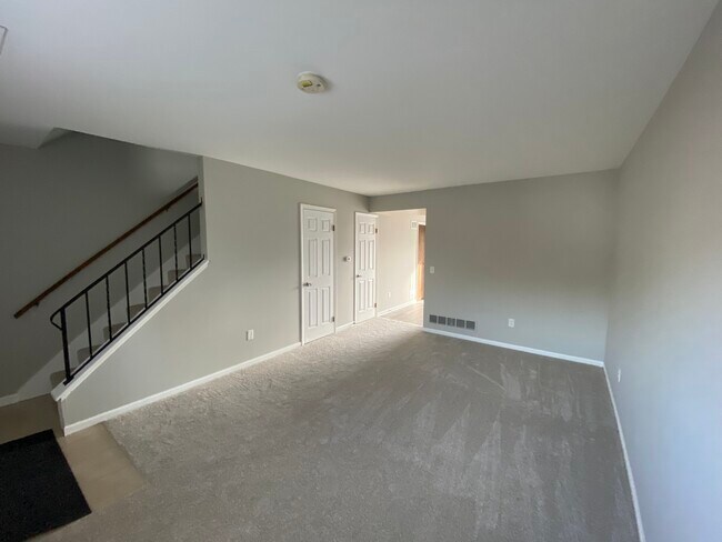 Building Photo - 1697 Shamrock Ct