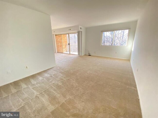 Foto del edificio - Updated Condo with Premium Amenities