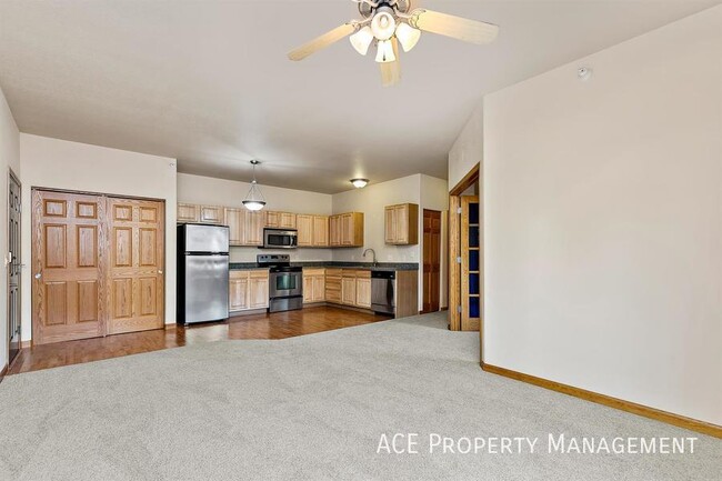 Building Photo - 1632 Evergreen Dr