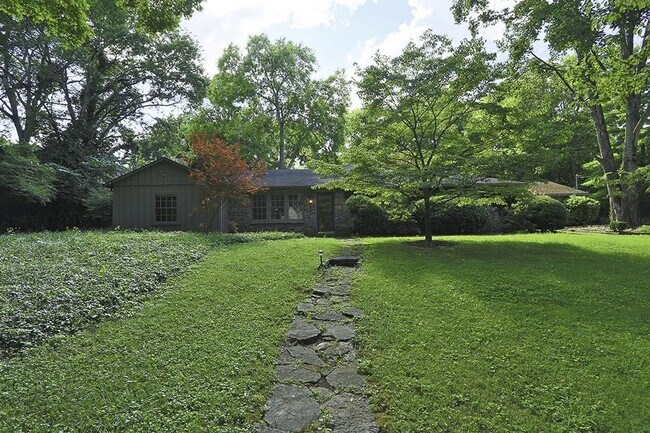 Building Photo - Stone cottage with great personality on 1 ...