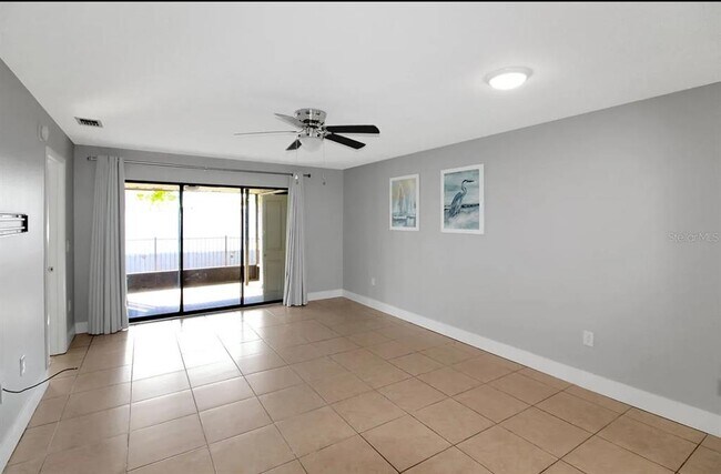 Foto del edificio - 1755 Florence Ave