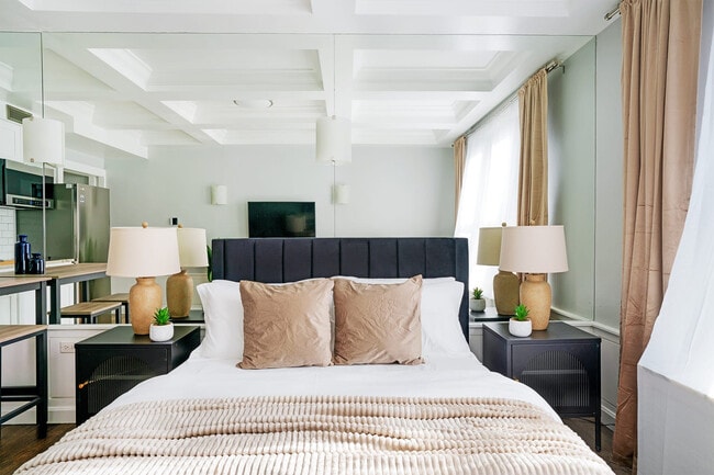 Building Photo - 240 W 73rd St