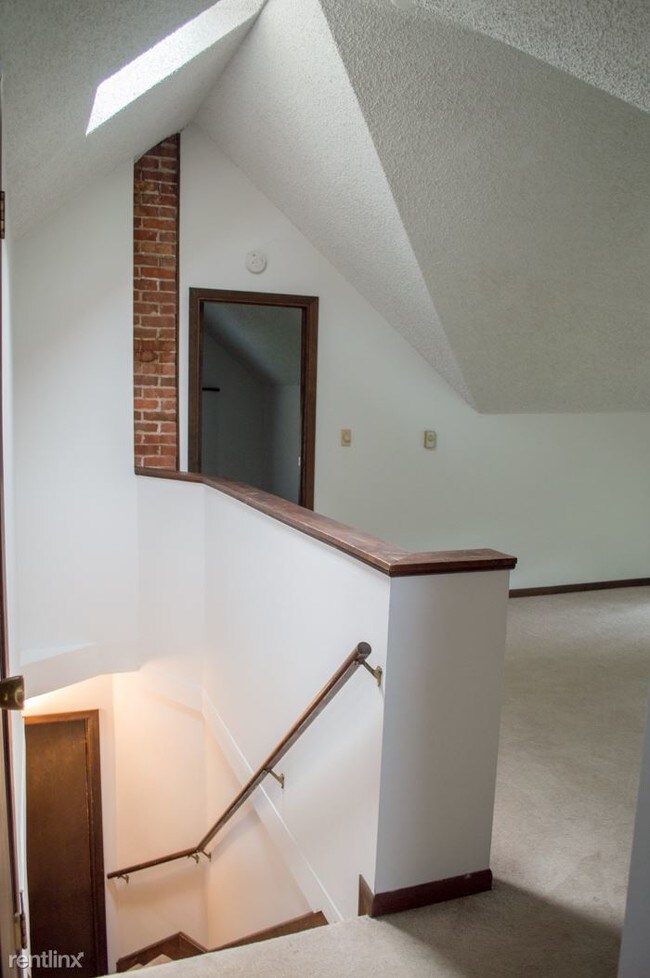 Building Photo - 1175 S Batavia Ave