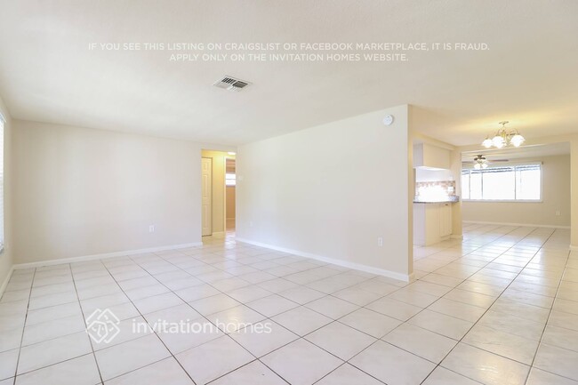 Foto del edificio - 7835 Summertree Ln