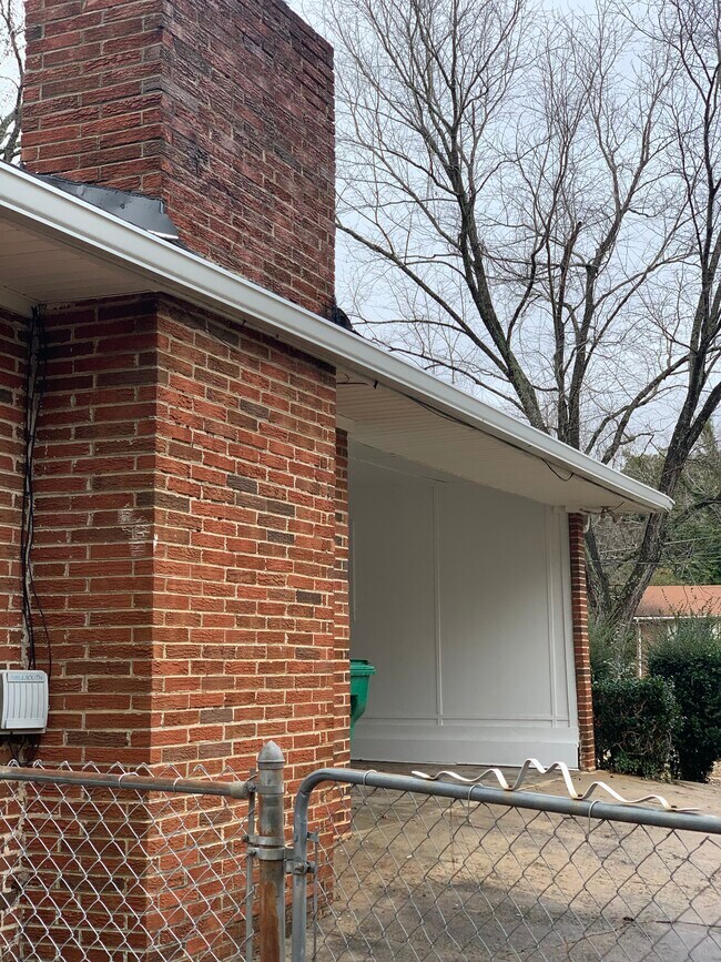 SideView - 4193 Dunmore Rd