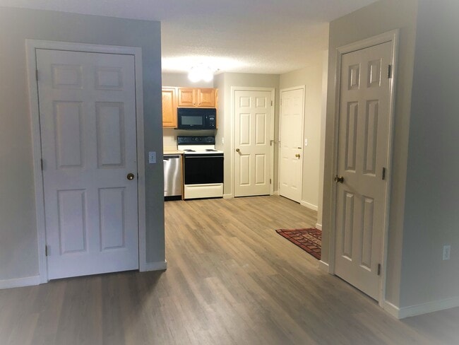 Building Photo - 5 Oak Hill Ln