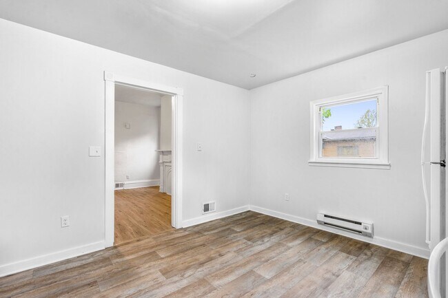 Building Photo - Fully Renovated 2 Bedroom House Just Off G...