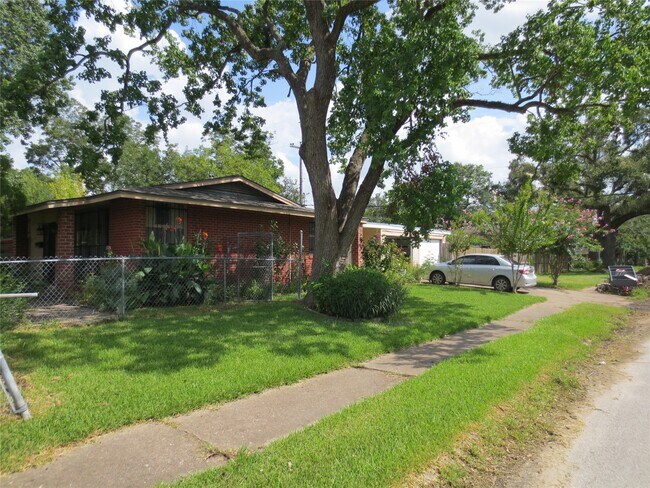 Building Photo - 6633 Mobud Dr